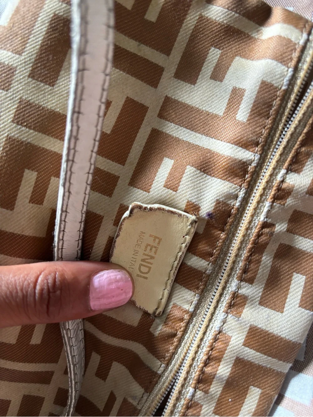 Fendi easy classic